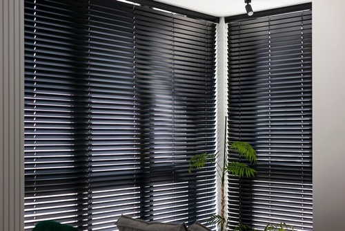 Finding the Perfect Blinds: Tips for Choosing the Right Style and Material